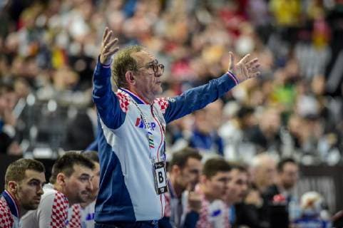 Koeln, Deutschland, 21.01.2019, IHF Handball WM 2019, Hauptrunde, Kroatien - Deutschland, Lino Cervar (Trainer-CROATIA) gestikuliert, gestik ( DeFodi520