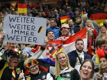 Deutsche Fans in guter Stimmung Deutschland-Kroatien, Handball-WM 2019 Koeln