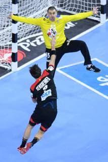 vl: Uwe Gensheimer (3 GER), Torhueter Marin Sego (55 CRO) Hauptrunde: Kroatien - Deutschland in Koeln, Deutschland am 21.01.2019. IHF - Handball Weltmeisterschaft der Maenner in Deutschland und Daenemark 2019,