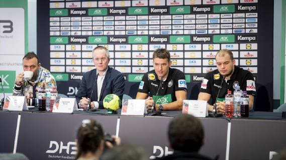DHB-Vizepraesident Bob Hanning, Pressesprecher Tim Oliver Kalle, Trainer Christian Prokop und Paul Drux (Nr. 95, Deutschland). Pressekonferenz des DHB, Hauptrunde, Handball, IHF Handball Weltmeisterschaft, 22.01.19 Koeln Nordrhein-Westfalen Germany Lanxess-Arena Copyright: xAgentur54Gradx xFelixxKoenigx