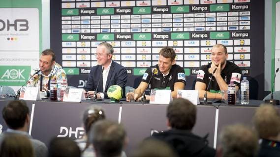 DHB-Vizepraesident Bob Hanning, Pressesprecher Tim Oliver Kalle, Trainer Christian Prokop und Paul Drux (Nr. 95, Deutschland). Pressekonferenz des DHB, Hauptrunde, Handball, IHF Handball Weltmeisterschaft, 22.01.19 Koeln Nordrhein-Westfalen Germany Lanxess-Arena Copyright: xAgentur54Gradx xFelixxKoenigx