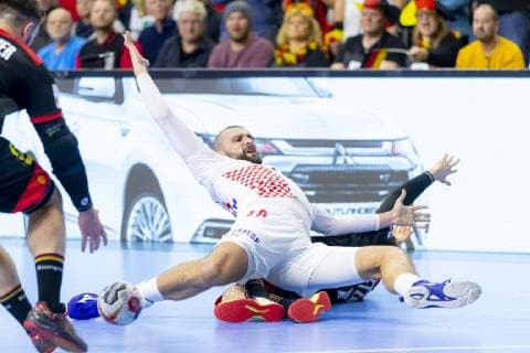 Zeljko Musa (Nr. 28, Kroatien) gegen Patrick Groetzki (Nr. 24, Deutschland). Kroatien vs. Deutschland, Hauptrunde, Handball, IHF Handball Weltmeisterschaft, 21.01.19 Koeln Nordrhein-Westfalen Germany Lanxess-Arena Copyright: xAgentur54Gradx xFelixxKoenigx