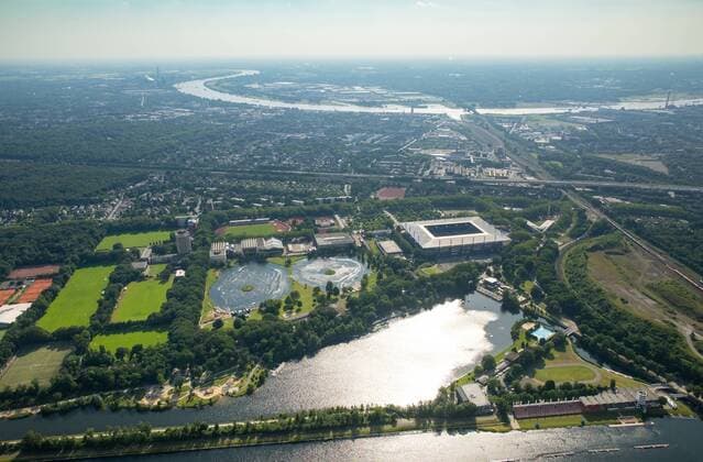 Wedaustadion, MSV-Arena, Wassersky-Seilbahn, Wedau Sportpark, Regattabahn Wedau, Duisburg, Ruhrgebiet, Nordrhein-Westfalen, Deutschland !ACHTUNGxMINDESTHONORARx60xEURO!