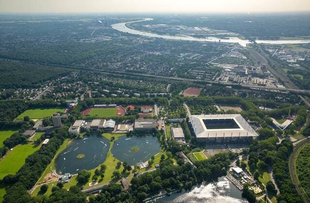 Wedaustadion, MSV-Arena, Wassersky-Seilbahn, Wedau Sportpark, Regattabahn Wedau, Duisburg, Ruhrgebiet, Nordrhein-Westfalen, Deutschland !ACHTUNGxMINDESTHONORARx60xEURO!