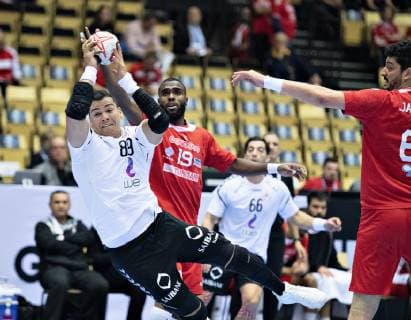 Mohamed Shebib of Egypt goes past Mosbah Sanai of Tunisia during the men s IHF Handball World Championship WM Weltmeisterschaft Main Round Group 2 match between Tunisia and Egypt in Herning, Denmark, Wednesday, Jan. 23, 2019.. , Herning Jylland Denmark Copyright: HenningxBagger HenningxBaggerx COP103 spdk20190123-160846-L