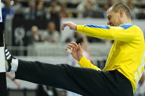 GER, IHF WM 2019, Frankreich (FRA) vs Kroatien (CRO) 23.01.2019, Lanxess Arena,Koeln, GER, IHF WM 2019, Frankreich (FRA) vs Kroatien (CRO) im Bild picture shows: Marin Å ego Torwart (CRO 55), tritt vor Wutt gegen das Tor