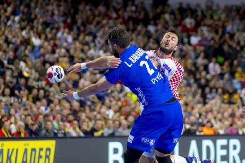 Domagoj Duvnjak (Nr. 5, Kroatien) gegen Luka Karabatic (Nr. 22, Frankreich). Frankreich vs. Kroatien, Hauptrunde, Handball, IHF Handball Weltmeisterschaft, 23.01.19 Koeln Nordrhein-Westfalen Germany Lanxess-Arena Copyright: xAgentur54Gradx xFelixxKoenigx