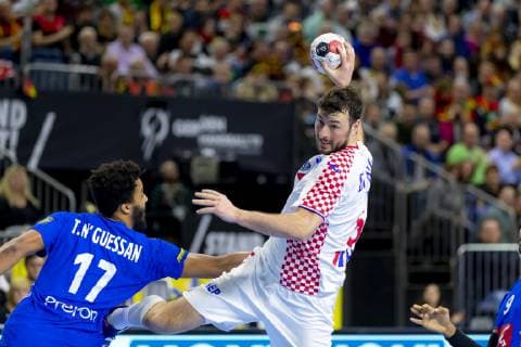 Domagoj Duvnjak (Nr. 5, Kroatien) gegne Timothey N Guessan (Nr. 17, Frankreich). Frankreich vs. Kroatien, Hauptrunde, Handball, IHF Handball Weltmeisterschaft, 23.01.19 Koeln Nordrhein-Westfalen Germany Lanxess-Arena Copyright: xAgentur54Gradx xFelixxKoenigx
