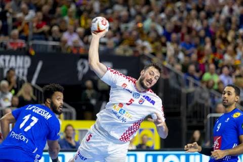 Domagoj Duvnjak (Nr. 5, Kroatien) gegne Timothey N Guessan (Nr. 17, Frankreich). Frankreich vs. Kroatien, Hauptrunde, Handball, IHF Handball Weltmeisterschaft, 23.01.19 Koeln Nordrhein-Westfalen Germany Lanxess-Arena Copyright: xAgentur54Gradx xFelixxKoenigx