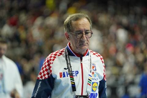 GER, IHF WM 2019, Frankreich (FRA) vs Kroatien (CRO) 23.01.2019, Lanxess Arena,Koeln, GER, IHF WM 2019, Frankreich (FRA) vs Kroatien (CRO) im Bild picture shows: Trainer Headcoach Lino Äaervar (CRO), schaut ziemlich muerrig