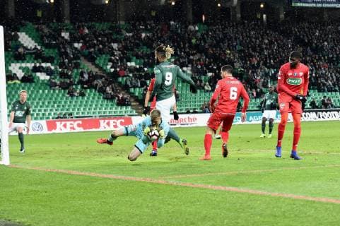 lois diony (saint etienne) vs alex runarsson (dijon) FOOTBALL : Saint Etienne vs Dijon - 16e de Finale de Coupe de France - 23 01 2019 FredericChambert Panoramic 