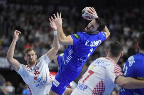 vl: David Mandic (39 CRO), Romain Lagarde (7 FRA) Hauptrunde: Frankreich - Kroatien in Koeln, Deutschland am 23.01.2019. IHF - Handball Weltmeisterschaft der Maenner in Deutschland und Daenemark 2019,