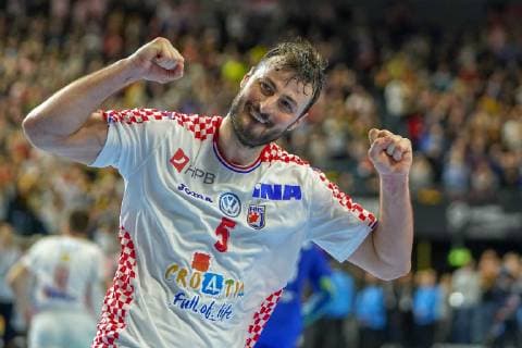 GER, IHF WM 2019, Frankreich (FRA) vs Kroatien (CRO) 23.01.2019, Lanxess Arena,Koeln, GER, IHF WM 2019, Frankreich (FRA) vs Kroatien (CRO) im Bild picture shows: Domagoj Duvnjak (CRO 5), freut sich ueber sein letztes Tor in dem Spiel kurz vor Schluss Torjubel Jubel Jubellauf,