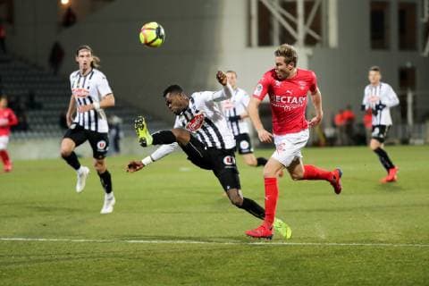 25 ABDOULAYE BAMBA (SCO) - 20 RENAUD RIPART (NIM) FOOTBALL : Nimes vs Angers - Ligue 1 Conforama - 23 01 2019 FEP Panoramic 