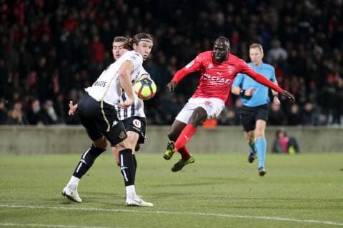 22 SADA THIOUB (NIM) - 04 MATEO PAVLOVIC (SCO) FOOTBALL : Nimes vs Angers - Ligue 1 Conforama - 23 01 2019 FEP Panoramic 