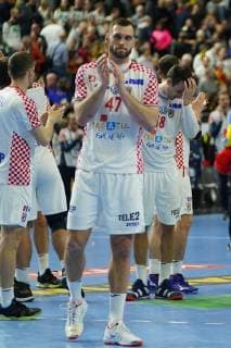GER, IHF WM 2019, Frankreich (FRA) vs Kroatien (CRO) 23.01.2019, Lanxess Arena,Koeln, GER, IHF WM 2019, Frankreich (FRA) vs Kroatien (CRO) im Bild picture shows: die Kroaten freuen sich ueber den Sieg und verabschieden sich.. Jakov VrankoviÄ‡ (CRO 47),