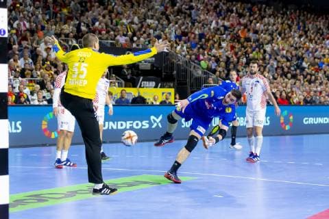 Ludovic Fabregas (Nr. 23, Frankreich) gegen Marin Sego (Nr. 55, Kroatien). Frankreich vs. Kroatien, Hauptrunde, Handball, IHF Handball Weltmeisterschaft, 23.01.19 Koeln Nordrhein-Westfalen Germany Lanxess-Arena Copyright: xAgentur54Gradx xFelixxKoenigx