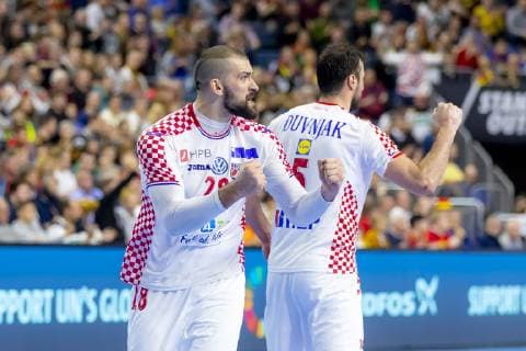 Domagoj Duvnjak (Nr. 5, Kroatien) und Zeljko Musa (Nr. 28, Kroatien) freuen sich jubeln. Frankreich vs. Kroatien, Hauptrunde, Handball, IHF Handball Weltmeisterschaft, 23.01.19 Koeln Nordrhein-Westfalen Germany Lanxess-Arena Copyright: xAgentur54Gradx xFelixxKoenigx