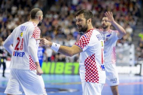 Zeljko Musa (Nr. 28, Kroatien), Zlatko Horvat (Nr. 13, Kroatien) und Jakov Vrankovic (Nr. 47, Kroatien) freuen sich jubeln. Frankreich vs. Kroatien, Hauptrunde, Handball, IHF Handball Weltmeisterschaft, 23.01.19 Koeln Nordrhein-Westfalen Germany Lanxess-Arena Copyright: xAgentur54Gradx xFelixxKoenigx