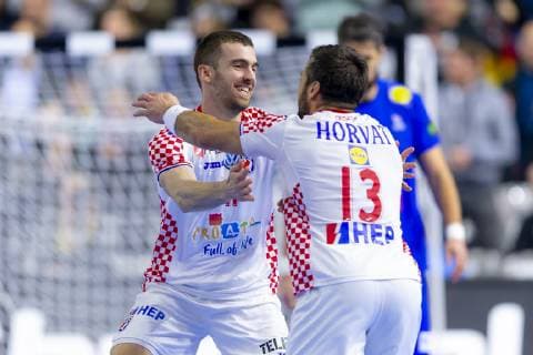 Ivan Vida (Nr. 11, Kroatien) und Zlatko Horvat (Nr. 13, Kroatien) freuen sich jubeln. Frankreich vs. Kroatien, Hauptrunde, Handball, IHF Handball Weltmeisterschaft, 23.01.19 Koeln Nordrhein-Westfalen Germany Lanxess-Arena Copyright: xAgentur54Gradx xFelixxKoenigx