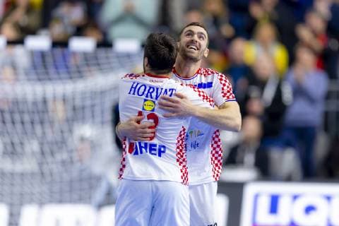 Ivan Vida (Nr. 11, Kroatien) und Zlatko Horvat (Nr. 13, Kroatien) freuen sich jubeln. Frankreich vs. Kroatien, Hauptrunde, Handball, IHF Handball Weltmeisterschaft, 23.01.19 Koeln Nordrhein-Westfalen Germany Lanxess-Arena Copyright: xAgentur54Gradx xFelixxKoenigx