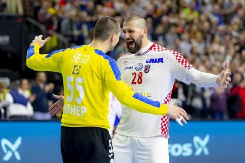 Marin Sego (Nr. 55, Kroatien) und Zeljko Musa (Nr. 28, Kroatien) freuen sich jubeln. Frankreich vs. Kroatien, Hauptrunde, Handball, IHF Handball Weltmeisterschaft, 23.01.19 Koeln Nordrhein-Westfalen Germany Lanxess-Arena Copyright: xAgentur54Gradx xFelixxKoenigx