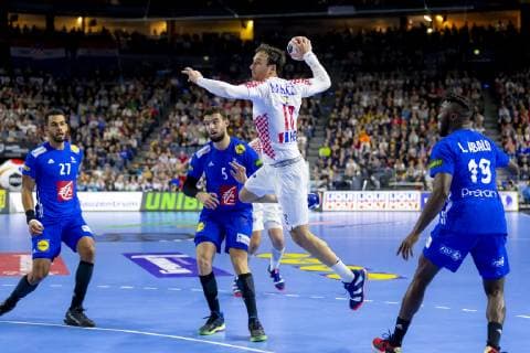 Igor Karacic (Nr. 18, Kroatien) gegen Nedim Remili (Nr. 5, Frankreich). Frankreich vs. Kroatien, Hauptrunde, Handball, IHF Handball Weltmeisterschaft, 23.01.19 Koeln Nordrhein-Westfalen Germany Lanxess-Arena Copyright: xAgentur54Gradx xFelixxKoenigx