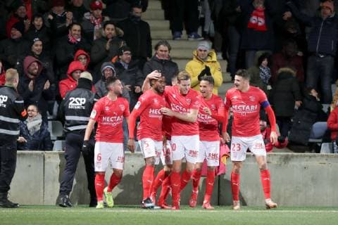06 JORDAN FERRI (NIM) - 05 LOICK LANDRE (NIM) - 20 RENAUD RIPART (NIM) - JOIE FOOTBALL : Nimes vs Angers - Ligue 1 Conforama - 23 01 2019 FEP Panoramic 