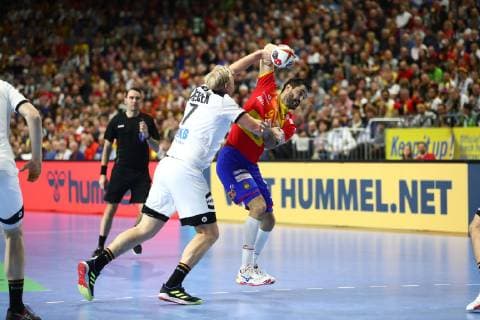 Patrick Wiencek (Deutschland) im Zweikampf mit Raul Rodriguez Entrerrios (Spanien), Deutschland vs Spanien, IHF Maenner Handball Weltmeisterschaft, 23.01.2019 Fotograf Neis Eibner Deutschland vs Spanien, IHF Maenner Handball Weltmeisterschaft, 23.01.2019 Köln Copyright: xEIBNER Alexander_Neisx EP_ANS