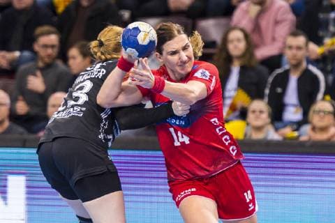 Ludwigsburg, Deutschland 23. Januar 2019: HBF - 18 19 - SG BBM Bietigheim vs. Thüringer HC v. li. im Zweikampf Meike Schmelzer (Thueringer HC), Karolina Kudlacz-Gloc (Bietigheim) Ludwigsburg MHP Arena Baden-Württemberg Deutschland