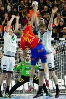GER, IHF WM 2019, Deutschland (GER) vs Spanien (ESP) 23.01.2019, Lanxess Arena,Koeln, GER, IHF WM 2019, Deutschland (GER) vs Spanien (ESP), im Bild picture shows: Andreas Wolff Torwart (GER 33), gegen Joan Canellas (ESP 21),