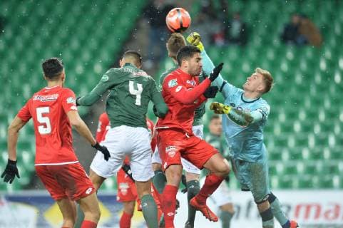 Robert Beric et William Saliba (saint etienne) vs Alex Runarsson (dijon) FOOTBALL : Saint Etienne vs Dijon - 16e de Finale de Coupe de France - 23 01 2019 FredericChambert Panoramic 