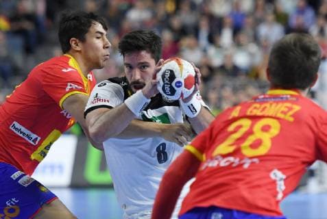 vl: Daniel Dujshebaev Dovichebaeva (59 ESP), Tim Suton (8 GER), Aleix Gomez Abello (28 ESP) Hauptrunde: Deutschland - Spanien in Koeln, Deutschland am 23.01.2019. IHF - Handball Weltmeisterschaft der Maenner in Deutschland und Daenemark 2019,