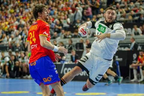 GER, IHF WM 2019, Deutschland (GER) vs Spanien (ESP) 23.01.2019, Lanxess Arena,Koeln, GER, IHF WM 2019, Deutschland (GER) vs Spanien (ESP), im Bild picture shows: Jannik Kohlbacher (GER 48), im Zweikampf gegen Viran Morros (ESP 24),