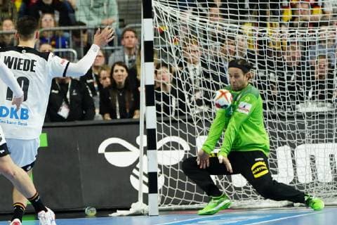 GER, IHF WM 2019, Deutschland (GER) vs Spanien (ESP) 23.01.2019, Lanxess Arena,Koeln, GER, IHF WM 2019, Deutschland (GER) vs Spanien (ESP), im Bild picture shows: Silvio Heinevetter Torwart (GER 12), haelt