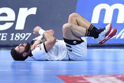 Handball-WM Hauptrunde Deutschland - Spanien am 23.01.2019 in der Lanxess Arena in Köln Tim Suton ( Deutschland ) verletzt am Boden