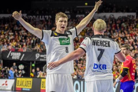 Koeln, Deutschland, 23.01.2019, IHF Handball WM 2019, Hauptrunde, Deutschland - Spanien, Finn Lemke (GER), Patrick Wiencek (GER) jubelt ( DeFodi520