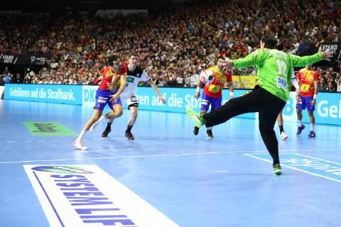 Ferran Sala Sole (Spanien) trifft gegen Silvio Heinevetter (Deutschland), Deutschland vs Spanien, IHF Maenner Handball Weltmeisterschaft, 23.01.2019 Fotograf Neis Eibner Deutschland vs Spanien, IHF Maenner Handball Weltmeisterschaft, 23.01.2019 Köln Copyright: xEIBNER Alexander_Neisx EP_ANS