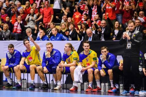 190123 Substitutes of Sweden looks dejected during the IHF World Handball Championship match between Denmark and Sweden on January 23, 2019 in Herning. Photo: Petter Arvidson BILDBYRN kod PA 92213 Copyright: PETTERxARVIDSON BB190123PA111