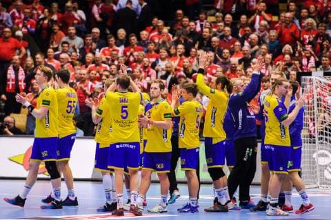 190123 Players of Sweden thanks the supporters after the IHF World Handball Championship match between Denmark and Sweden on January 23, 2019 in Herning. Photo: Petter Arvidson BILDBYRN kod PA 92213 Copyright: PETTERxARVIDSON BB190123PA135