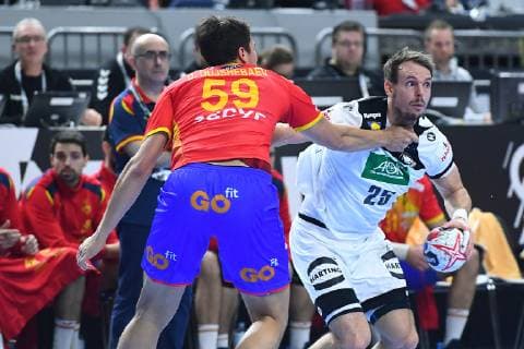 Handball-WM Hauptrunde Deutschland - Spanien am 23.01.2019 in der Lanxess Arena in Köln Daniel Dujshebaev Dovichbaeva ( Spanien ), links - Kai Häfner ( Deutschland ), rechts
