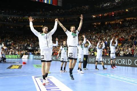 Hendrik Pekeler (Deutschland), Fabian Boehm (Deutschland) und der Rest der Mannschaft feiern den Sieg, Deutschland vs Spanien, IHF Maenner Handball Weltmeisterschaft, 23.01.2019 Fotograf Neis Eibner Deutschland vs Spanien, IHF Maenner Handball Weltmeisterschaft, 23.01.2019 Köln Copyright: xEIBNER Alexander_Neisx EP_ANS