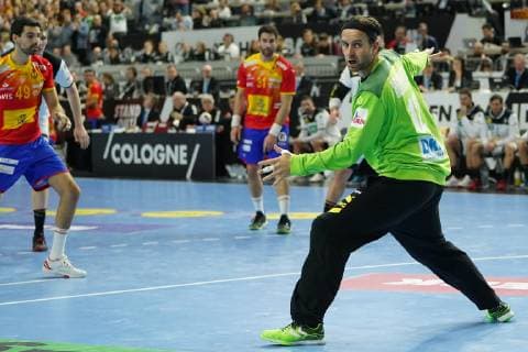 GER, IHF WM 2019, Deutschland (GER) vs Spanien (ESP) 23.01.2019, Lanxess Arena,Koeln, GER, IHF WM 2019, Deutschland (GER) vs Spanien (ESP), im Bild picture shows: Silvio Heinevetter Torwart (GER 12), schaut hinter sich