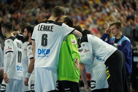 GER, IHF WM 2019, Deutschland (GER) vs Spanien (ESP) 23.01.2019, Lanxess Arena,Koeln, GER, IHF WM 2019, Deutschland (GER) vs Spanien (ESP), im Bild picture shows: nach Ende des Spiels freuen sich die deutschen ueber den Gewinn. Kai Häfner Haefner (GER 25), Uwe Gensheimer (GER 3), Paul Drux (GER 95), Fabian Wiede (GER 10), Finn Lemke (GER 6), Silvio Heinevetter Torwart (GER 12),