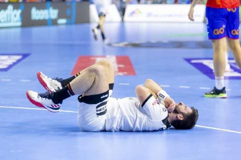 Tim Suton (Nr. 8, Deutschland) mit Schmerzen am Boden. Deutschland vs. Spanien, Hauptrunde, Handball, IHF Handball Weltmeisterschaft, 23.01.19 Koeln Nordrhein-Westfalen Germany Lanxess-Arena Copyright: xAgentur54Gradx xFelixxKoenigx