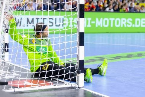 Torhueter Silvio Heinevetter (Nr. 12, Deutschland) ist niedergeschlagen deprimiert enttaeuscht in seinem Tor. Deutschland vs. Spanien, Hauptrunde, Handball, IHF Handball Weltmeisterschaft, 23.01.19 Koeln Nordrhein-Westfalen Germany Lanxess-Arena Copyright: xAgentur54Gradx xFelixxKoenigx