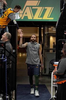 Utah Jazz guard Ricky Rubio high fives a young fan as he walks onto the court for warm ups an NBA Basketball Herren USA game between Utah Jazz and Denver Nuggets, in Vivint Smart Home Arena, in Salt Lake City, Utah, USA, 23 January 2019. Denver Nuggets - Utah Jazz !ACHTUNG: NUR REDAKTIONELLE NUTZUNG!  Copyright: xGEORGExFREYx AME2128 20190124-636839009706160355