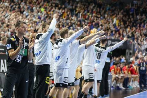 Applaus vom Bundestrainer Christian Prokop (Deutschland, Trainer), Deutschland-Spanien, Handball-WM 2019 Koeln