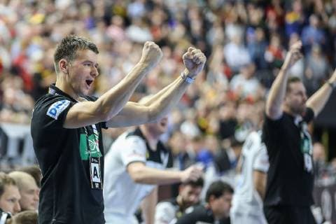 Christian Prokop (Deutschland, Trainer), bejubelt gehaltenen Ball Deutschland-Spanien, Handball-WM 2019 Koeln