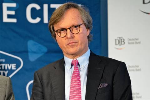 Dr. Carsten Lütten, 1. Vorsitzender Club an der Alster - Portrait Porträt Startschuss für die Modernisierung des Rothenbaum Stadion - Projektpartner stellen Maßnahmen vor - Modernisierungsmaßnahmen für Tennis Gelände Hamburg Rotherbaum, Hamburg Hamburg Deutschland Center-Court-Restaurant Rothenba